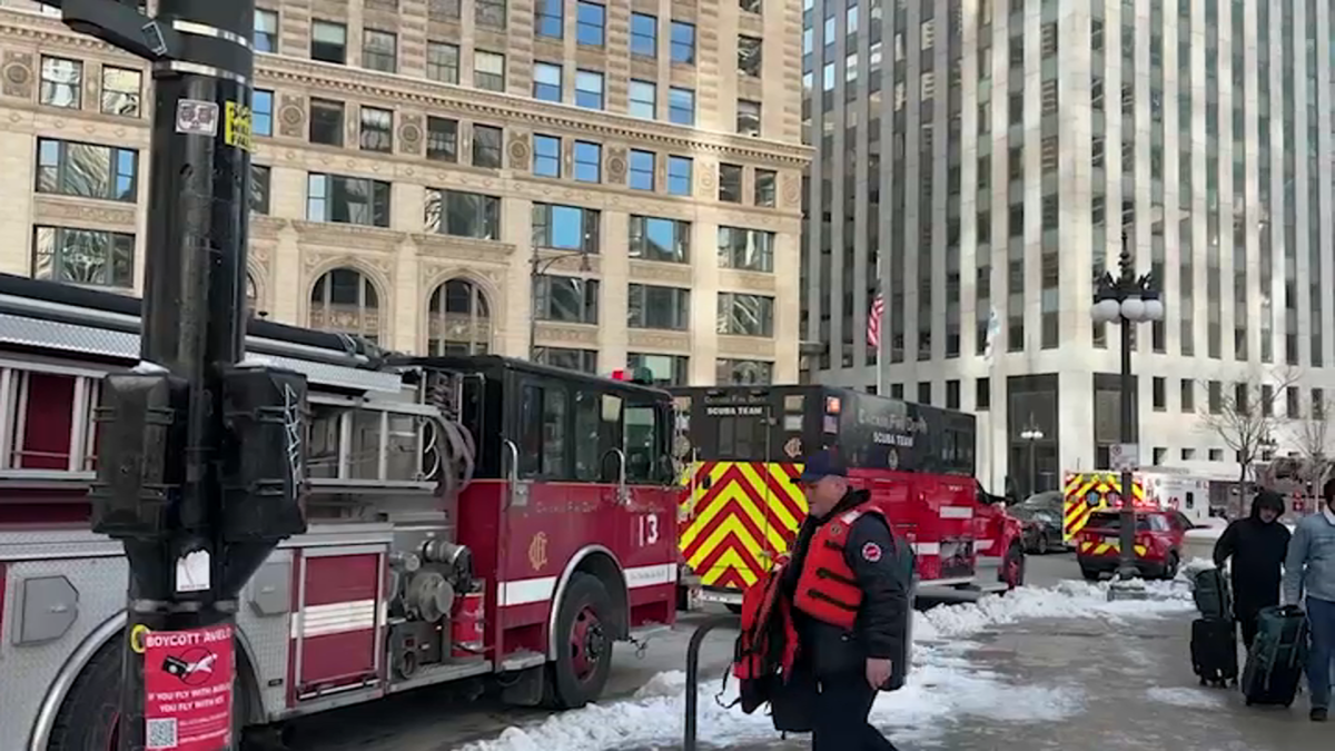 Man rescued from Chicago River in critical condition amid freezing weather - NBC 5 Chicago